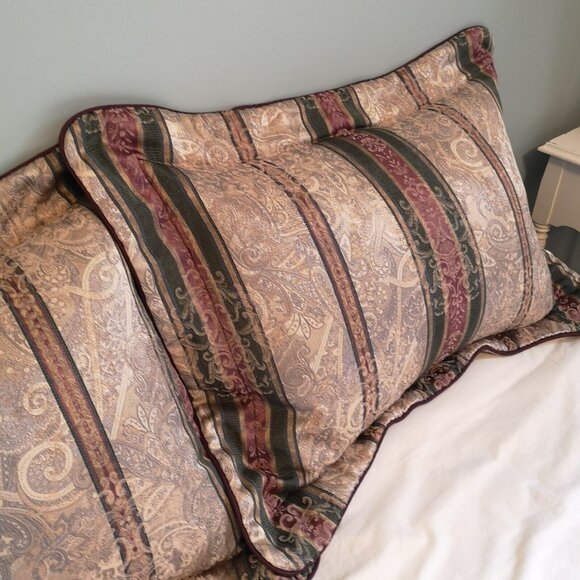 CROSCILL DOVER MANOR DUNHILL GREEN BURGUNDY (2) QUEEN PILLOW SHAMS SET - Picture 2 of 7
